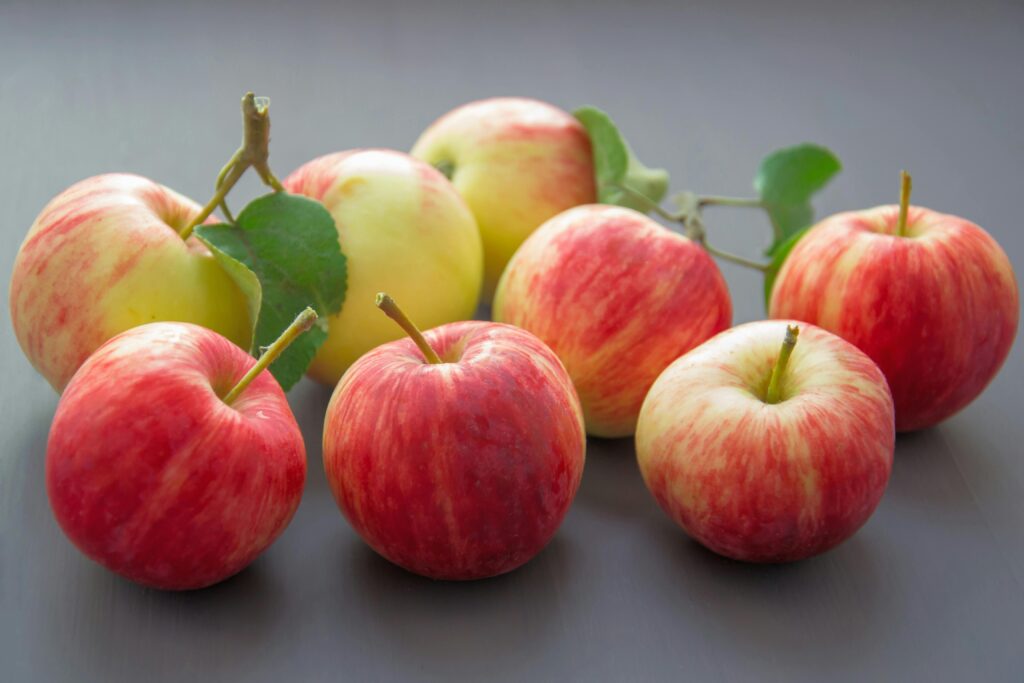 pexels-photo-672101-672101 Vibrant red and yellow apples showcasing freshness and harvest's bounty.